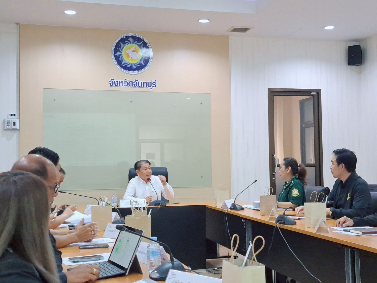 title - ประชุมแก้ไขปัญหาความเดือดร้อน